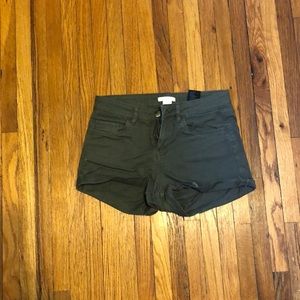 Dark green shorts with pockets